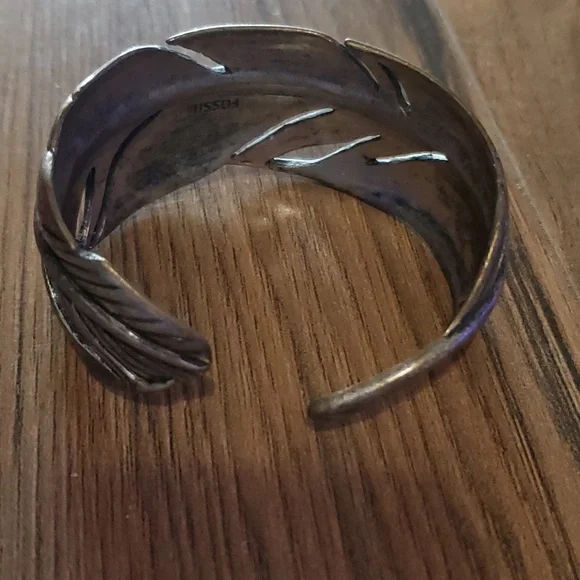 Feather detail solid bracelet cuff - Picture 2 of 4